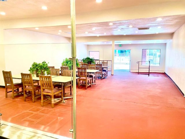 9219 International Blvd, Oakland, CA 94603