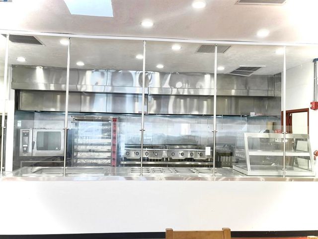 9219 International Blvd, Oakland, CA 94603