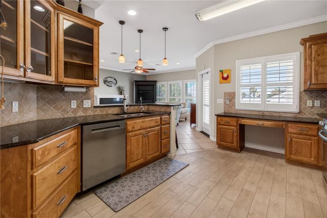 223 Keewaydin Lane, Port Aransas, TX 78373