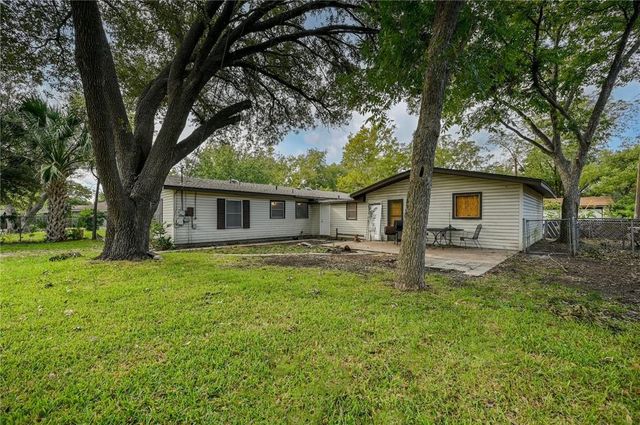 1408 Kent St ST, Taylor, TX 76574