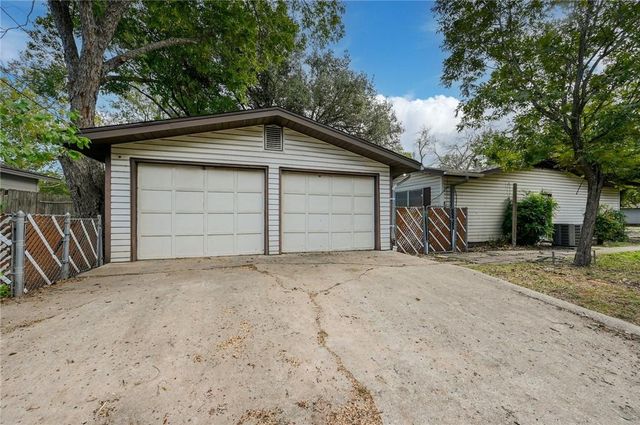 1408 Kent St ST, Taylor, TX 76574