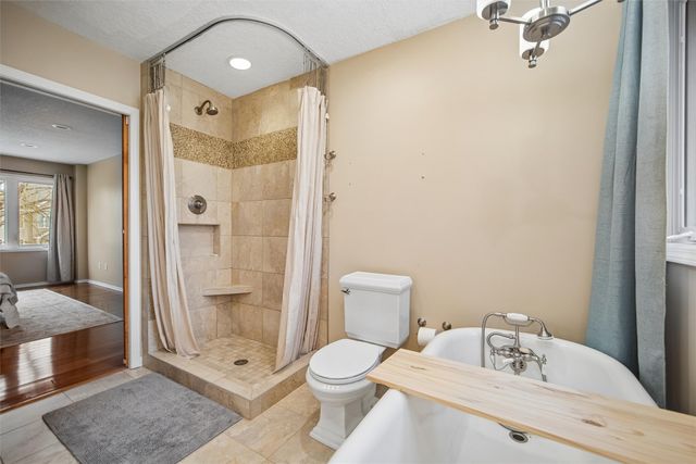 7501 Hickory Lane, Urbandale, IA 50322