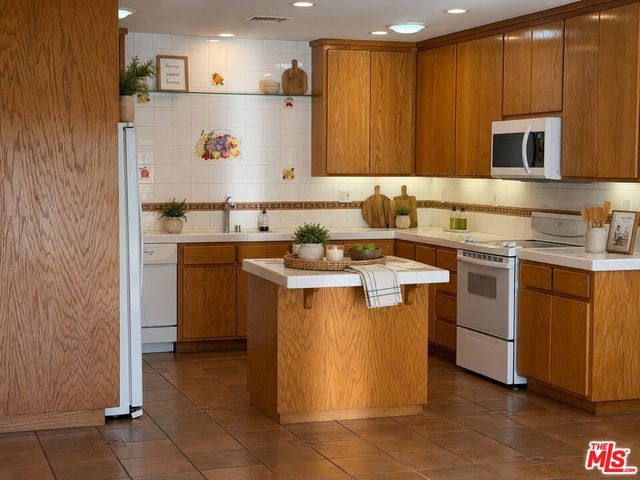 7539 Denrock Avenue, Los Angeles, CA 90045