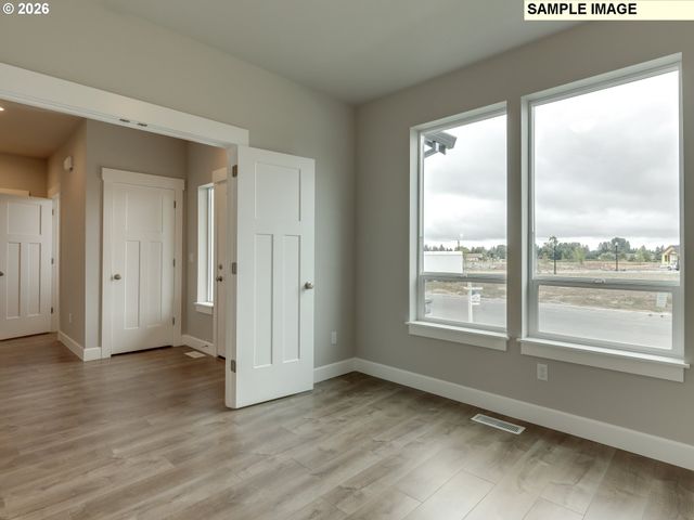 2016 E BADGER Way 5, La Center, WA 98629