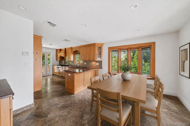 21 Beall Circle, Bronxville, NY 10708