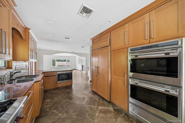 21 Beall Circle, Bronxville, NY 10708