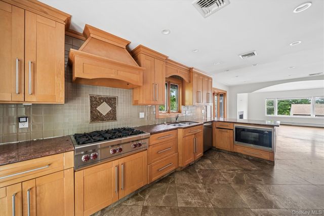 21 Beall Circle, Bronxville, NY 10708