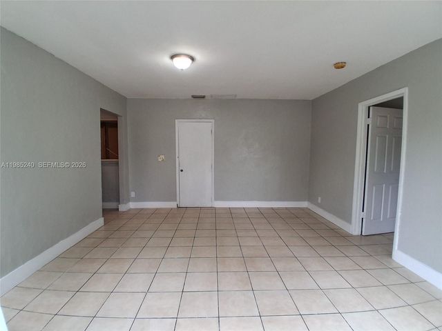 880 NW 129th St, North Miami, FL 33168