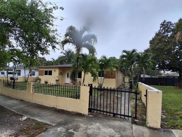 880 NW 129th St, North Miami, FL 33168