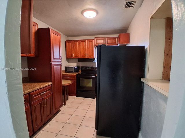 880 NW 129th St, North Miami, FL 33168