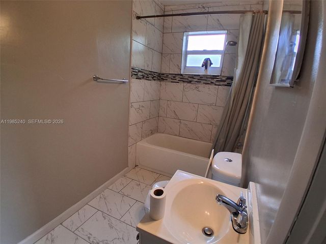 880 NW 129th St, North Miami, FL 33168