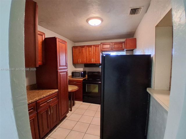 880 NW 129th St, North Miami, FL 33168