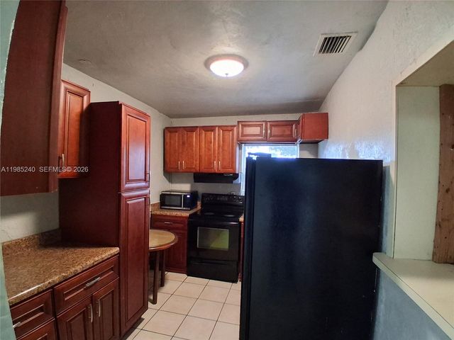 880 NW 129th St, North Miami, FL 33168