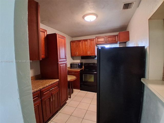 880 NW 129th St, North Miami, FL 33168