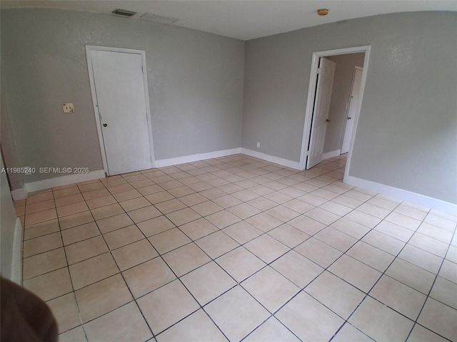 880 NW 129th St, North Miami, FL 33168