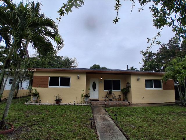880 NW 129th St, North Miami, FL 33168