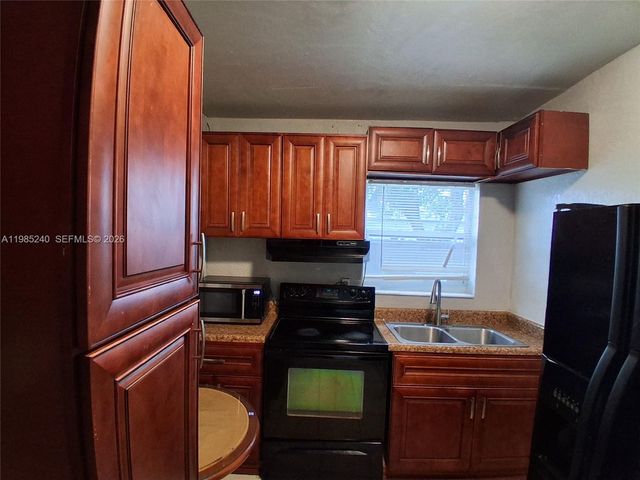 880 NW 129th St, North Miami, FL 33168