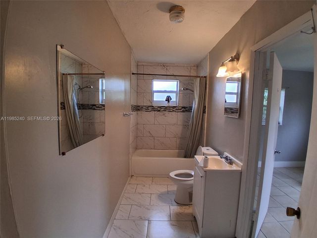 880 NW 129th St, North Miami, FL 33168