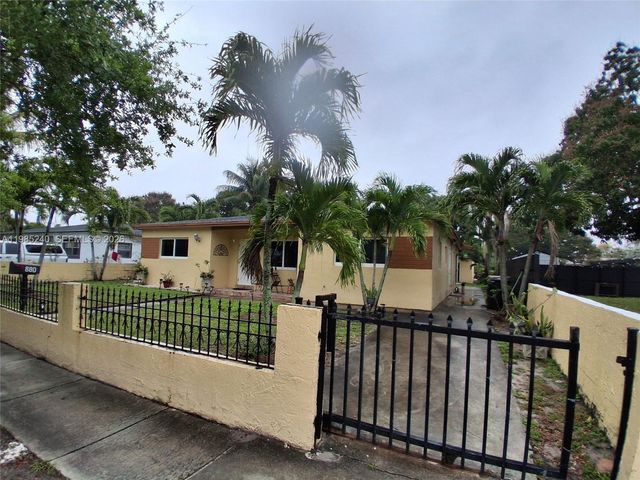 880 NW 129th St, North Miami, FL 33168