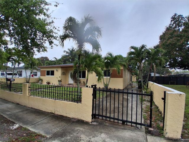 880 NW 129th St, North Miami, FL 33168