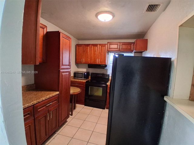 880 NW 129th St, North Miami, FL 33168