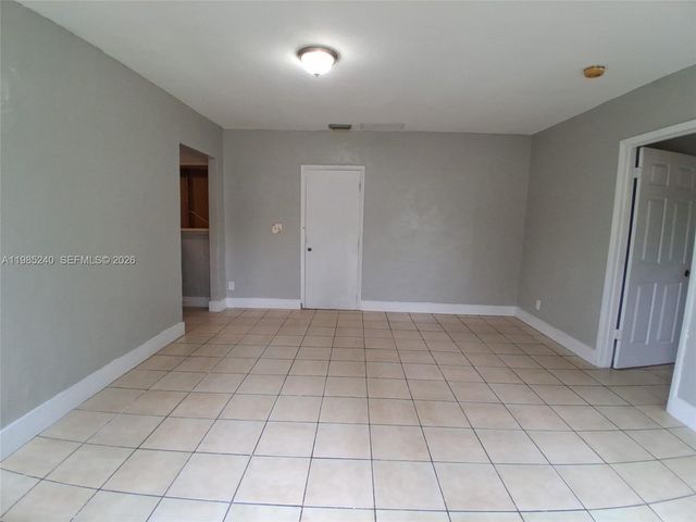 880 NW 129th St, North Miami, FL 33168