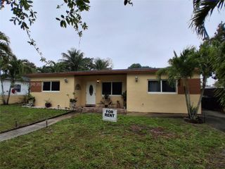 880 NW 129th St, North Miami, FL 33168