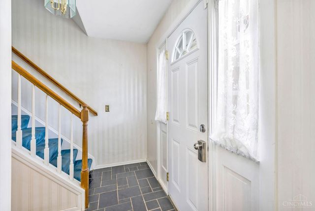 9800 Delray Drive, Montgomery, OH 45242