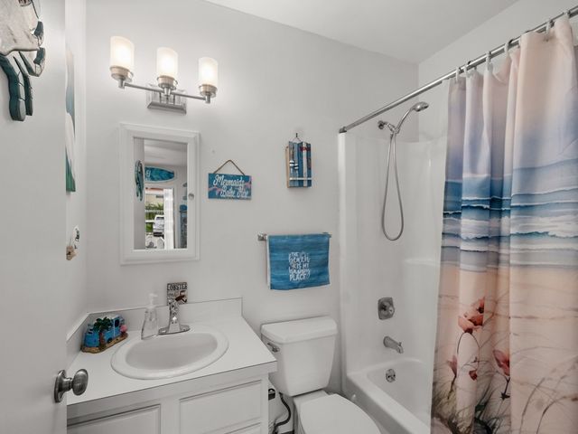 24 Pine Arbor Lane 103, Vero Beach, FL 32962