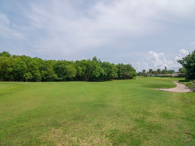 24 Pine Arbor Lane 103, Vero Beach, FL 32962