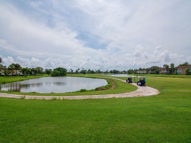 24 Pine Arbor Lane 103, Vero Beach, FL 32962