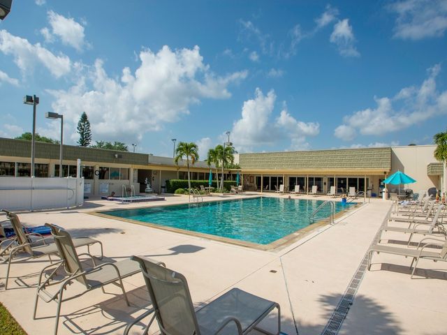 24 Pine Arbor Lane 103, Vero Beach, FL 32962