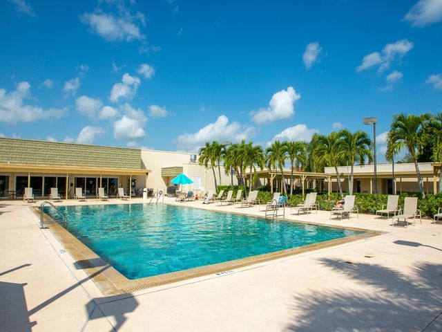 24 Pine Arbor Lane 103, Vero Beach, FL 32962