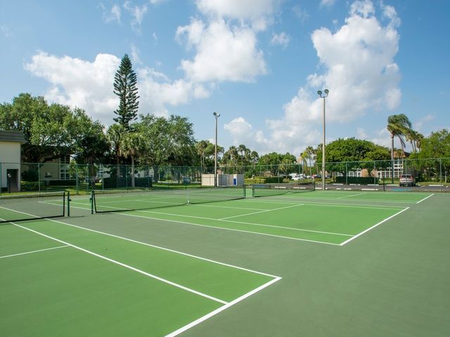 24 Pine Arbor Lane 103, Vero Beach, FL 32962