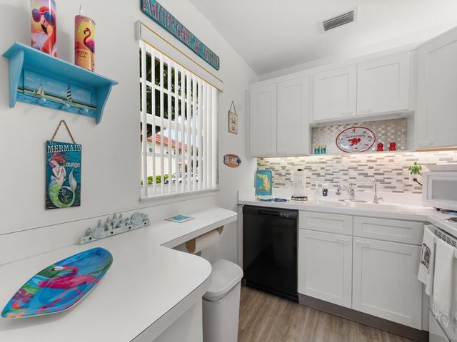 24 Pine Arbor Lane 103, Vero Beach, FL 32962
