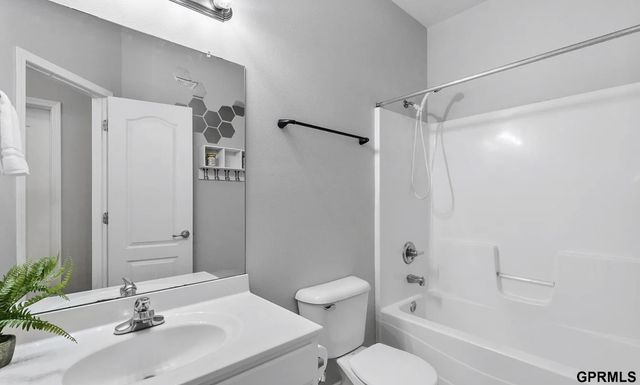10407 S 26th Street, Bellevue, NE 68123