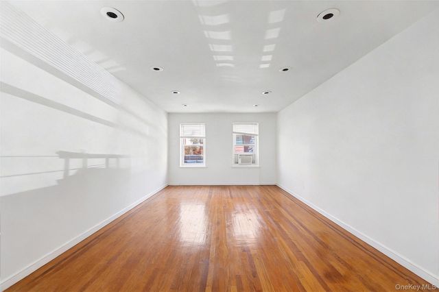 69-11 Yellowstone Boulevard A4, Forest Hills, NY 11375