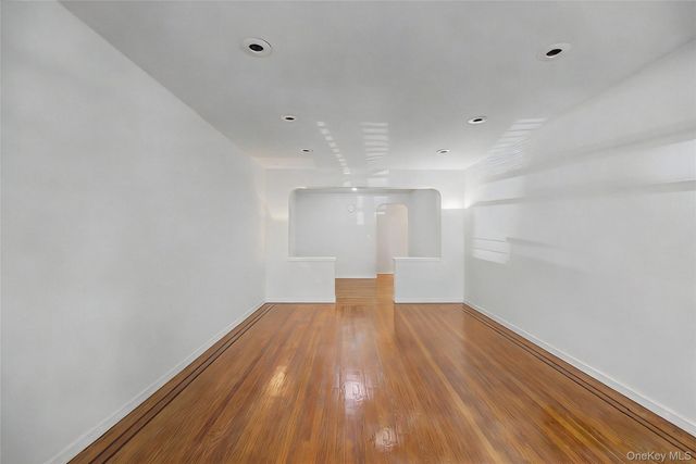 69-11 Yellowstone Boulevard A4, Forest Hills, NY 11375