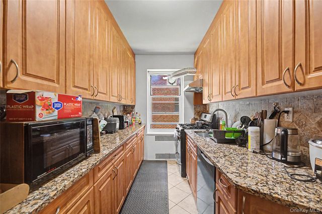 69-11 Yellowstone Boulevard A4, Forest Hills, NY 11375