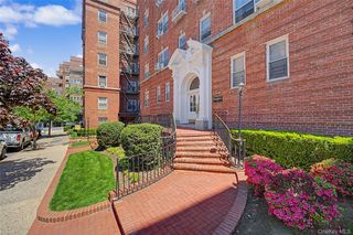 69-11 Yellowstone Boulevard A4, Forest Hills, NY 11375