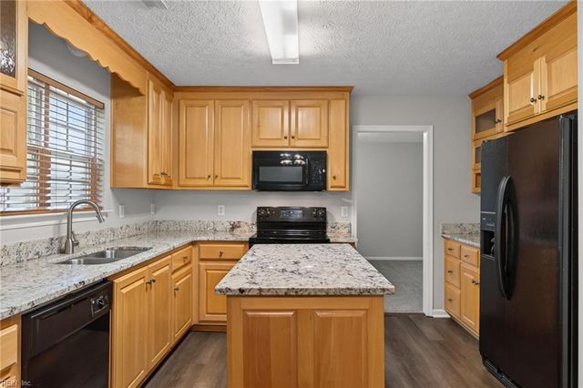 309 Roberta DR, Hampton, VA 23666