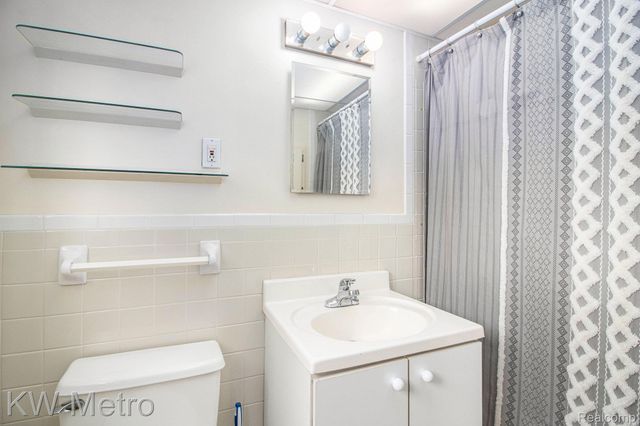 22948 Lingemann Street, St. Clair Shores, MI 48080