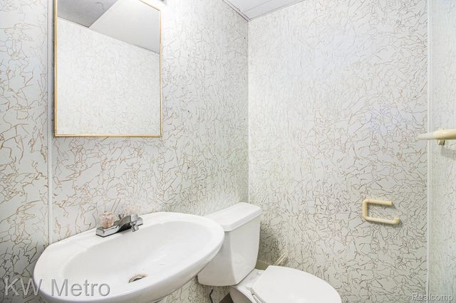 22948 Lingemann Street, St. Clair Shores, MI 48080