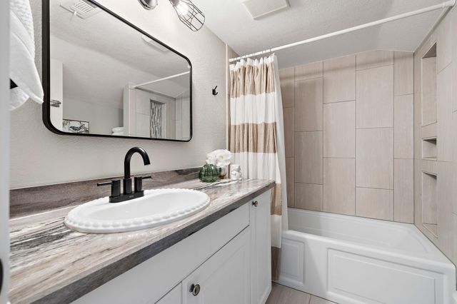 305 Venture BLVD S, Lago Vista, TX 78645