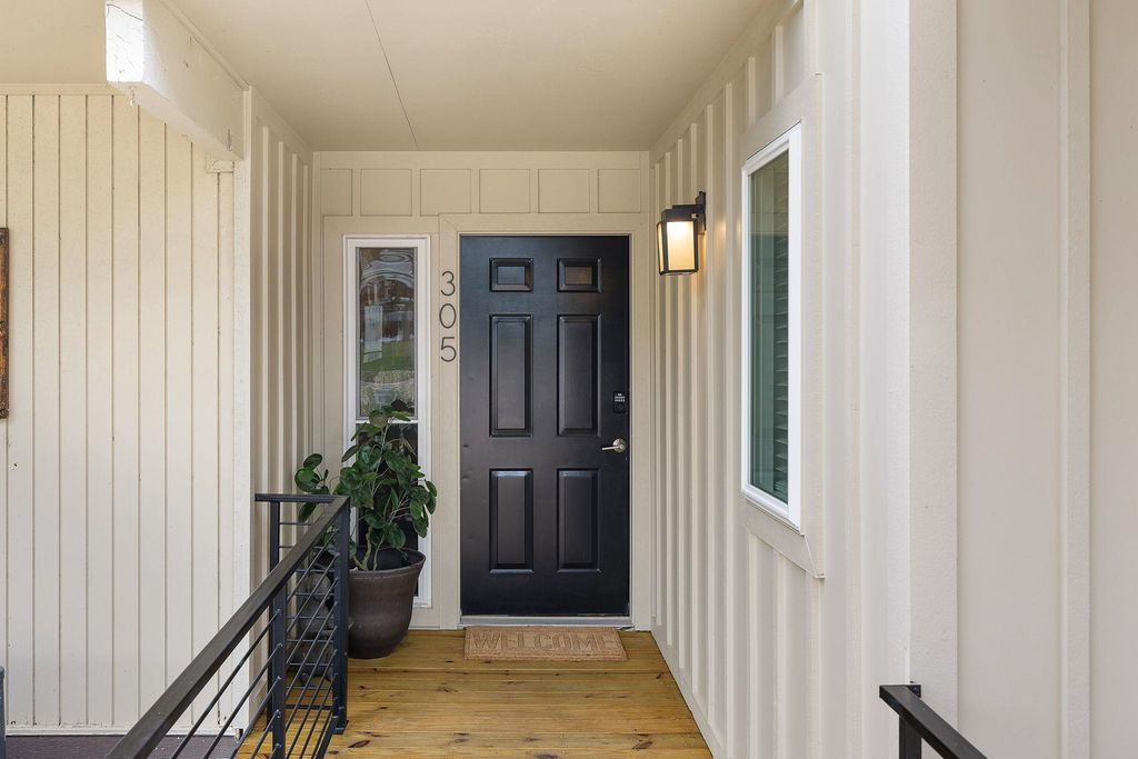 305 Venture BLVD S, Lago Vista, TX 78645