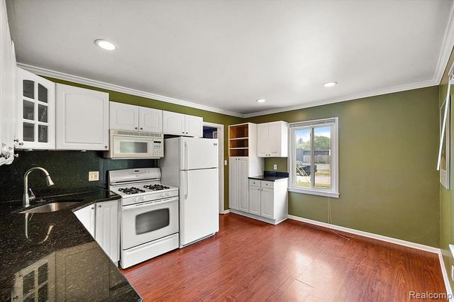 555 Donald Avenue, Clawson, MI 48017