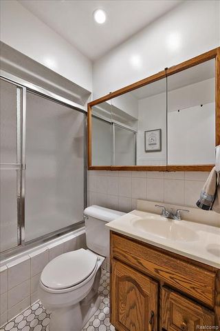 555 Donald Avenue, Clawson, MI 48017