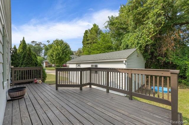 555 Donald Avenue, Clawson, MI 48017