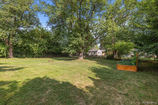 555 Donald Avenue, Clawson, MI 48017