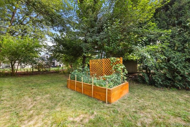 555 Donald Avenue, Clawson, MI 48017